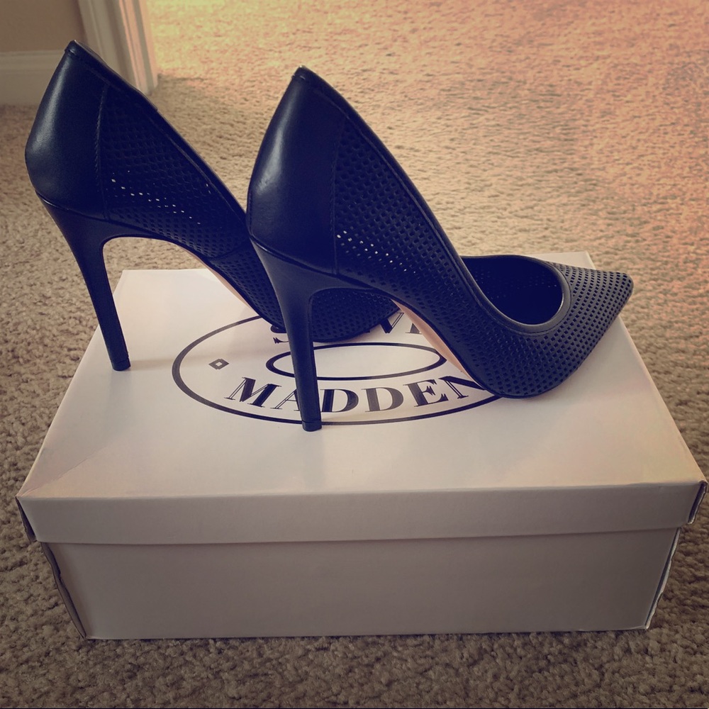 All Black Pumps